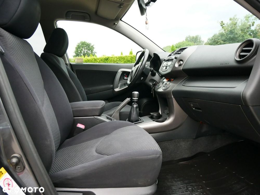 Toyota RAV4 2.0 4x4 Sol - 23