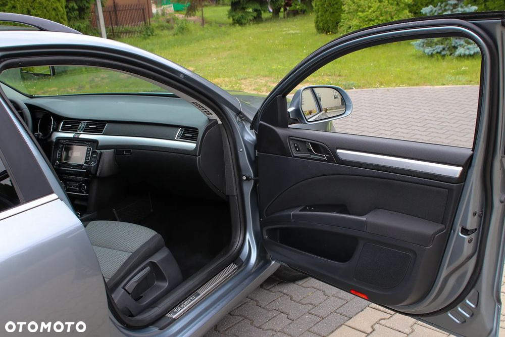 Skoda Superb 2.0 TDI DSG Exclusive - 19