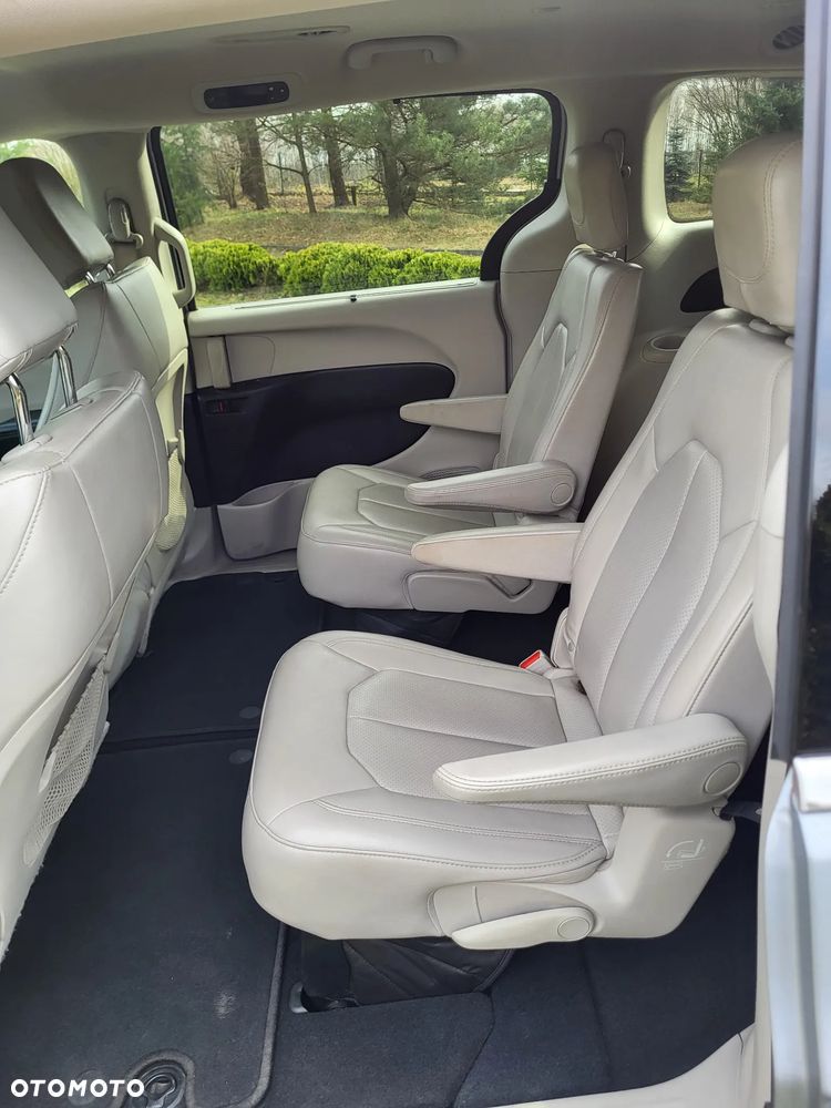 Chrysler Pacifica - 14