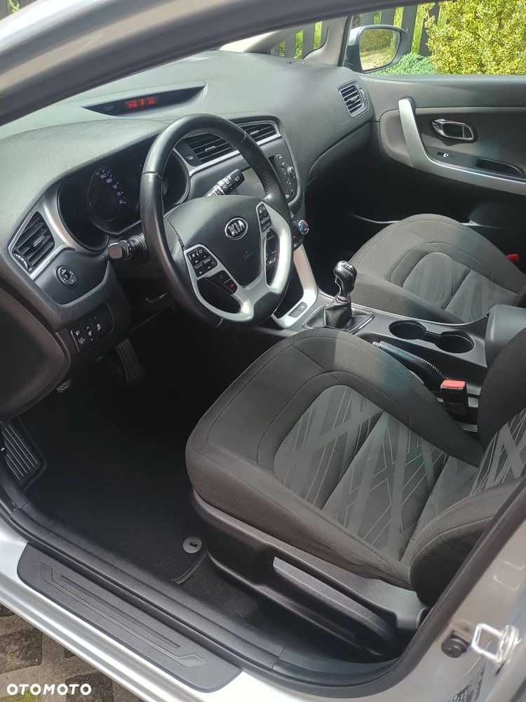 Kia Ceed 1.6 CRDi 136 ISG Dream Team Edition - 8