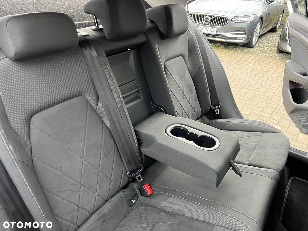 Volkswagen Golf - 25