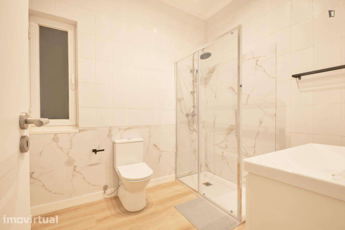 Quarto - localizado em Alameda Lisbon - Grande imagem: 2/35