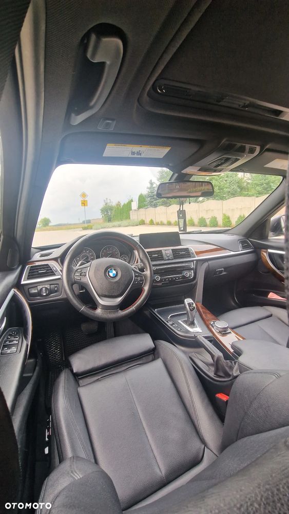 BMW Seria 3 330i xDrive Sport Line - 11