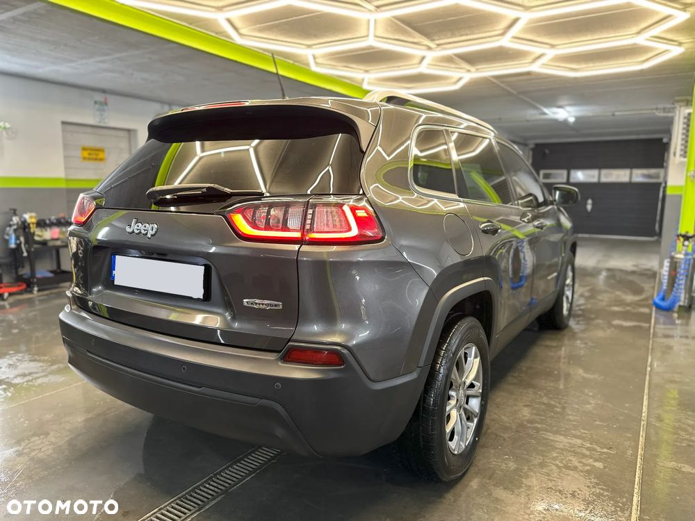 Jeep Cherokee - 4