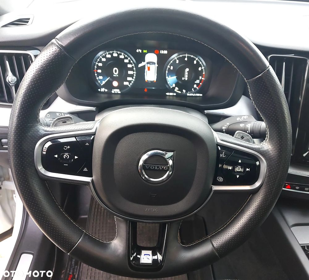 Volvo XC 60 ver-t6-awd-r--design - 28