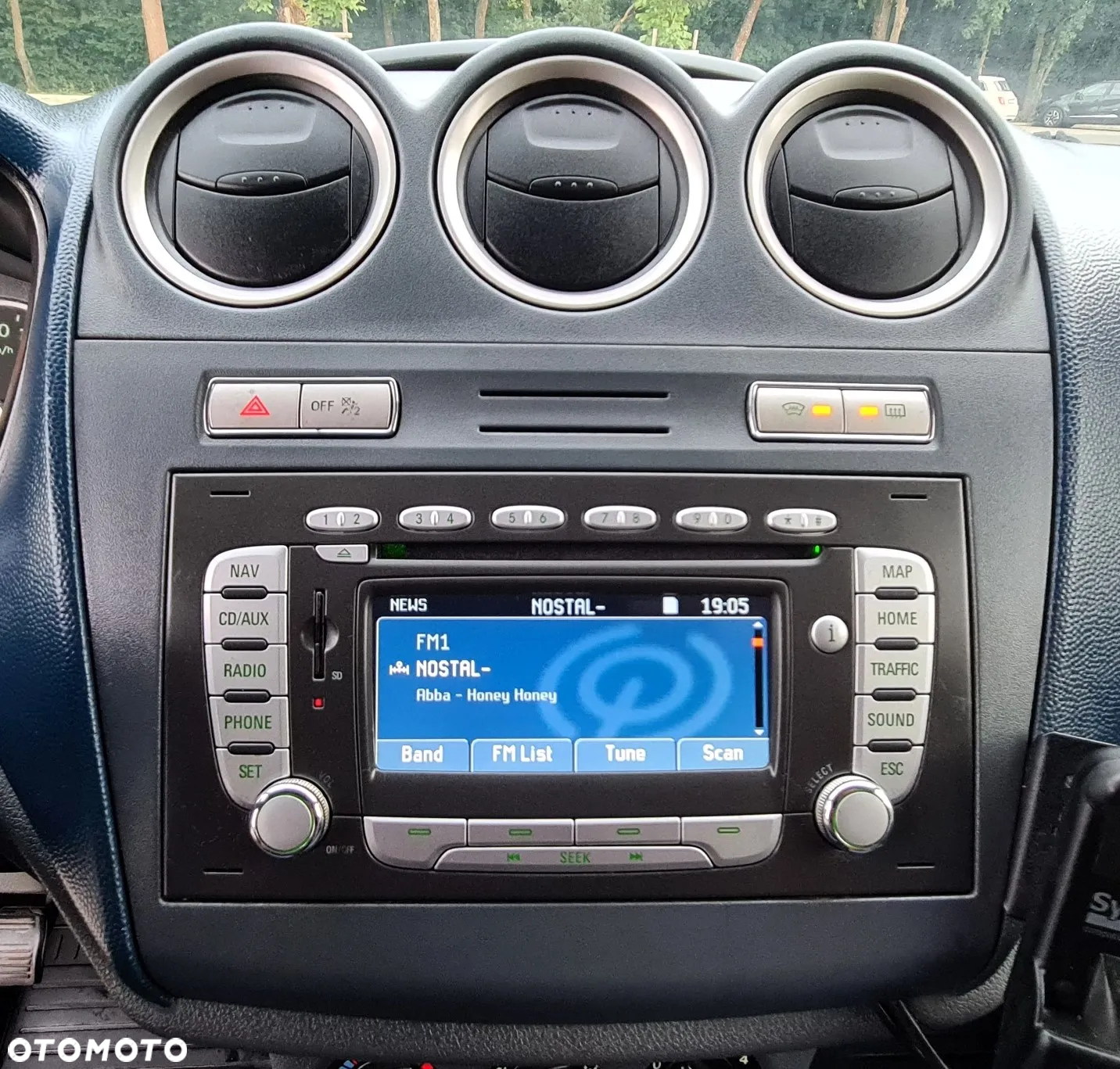 Ford TRANSIT TOURNEO CONNECT MAXI - 25
