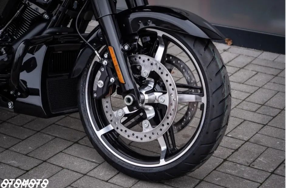 Harley-Davidson Touring Road Glide - 36