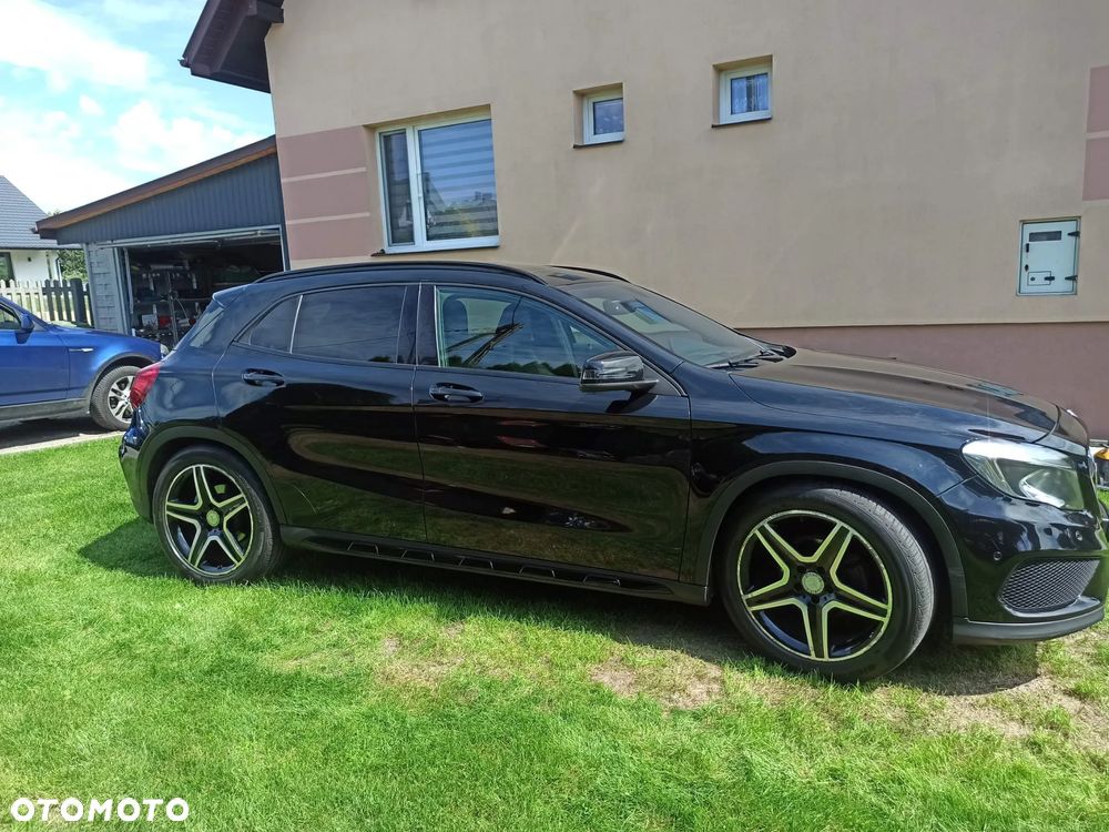 Mercedes-Benz GLA 180 - 18