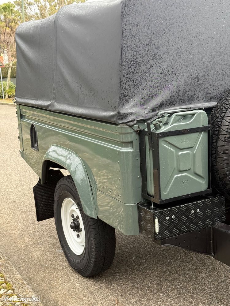 Land Rover Defender 110 SE - 28