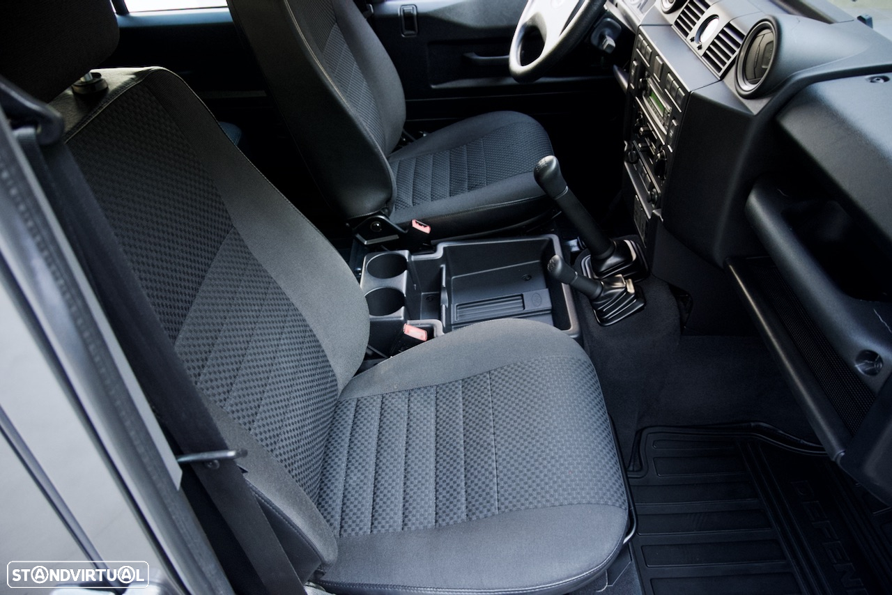 Land Rover Defender 110 SW 2.4 CRD S - 23