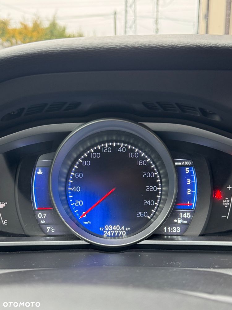 Volvo V40 D2 Drive-E R-Design Momentum - 16