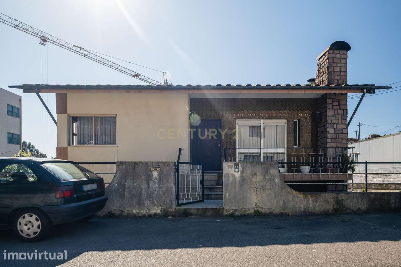 MORADIA BI-FAMILIAR OU TERRENO PARA CONSTRUÇÃO DE UM PRÉDIO HABITACION - Grande imagem: 2/60
