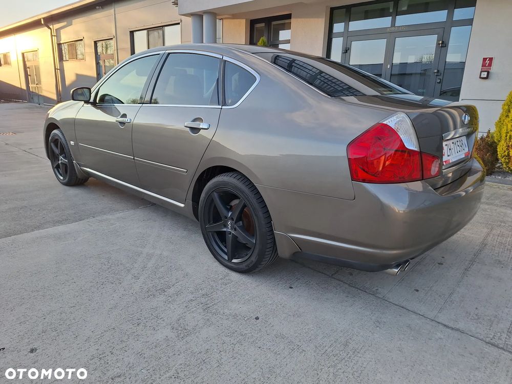 Infiniti M - 9