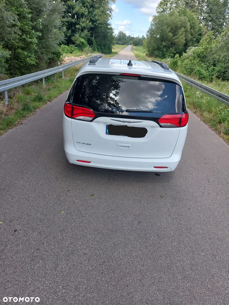 Chrysler Pacifica - 10