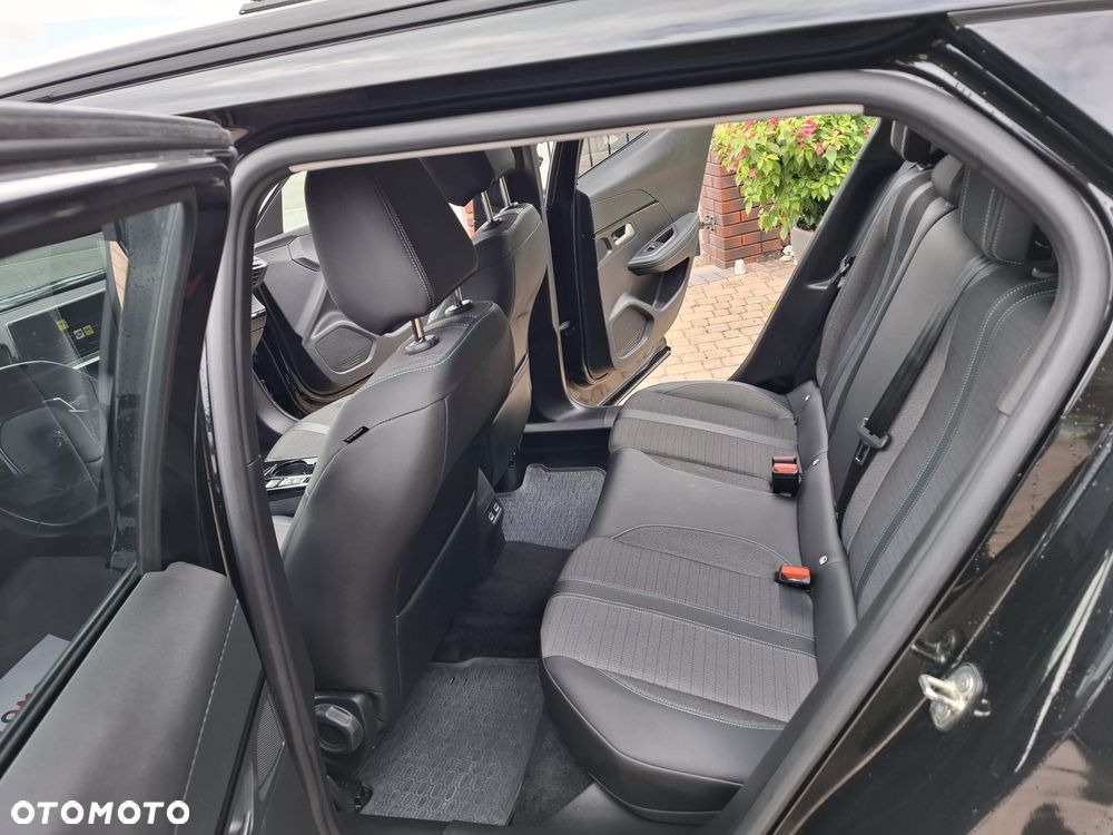 Peugeot 2008 PureTech 130 EAT8 GT - 12
