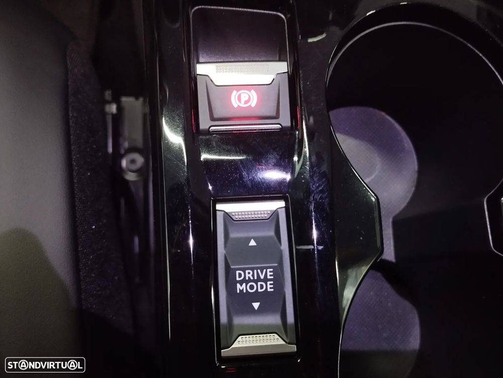 Peugeot 2008 1.2 PureTech Allure — fotografia 36