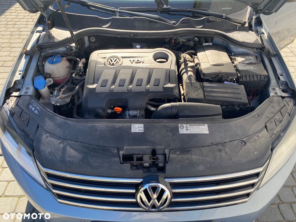 Volkswagen Passat 2.0 TDI Highline - 16