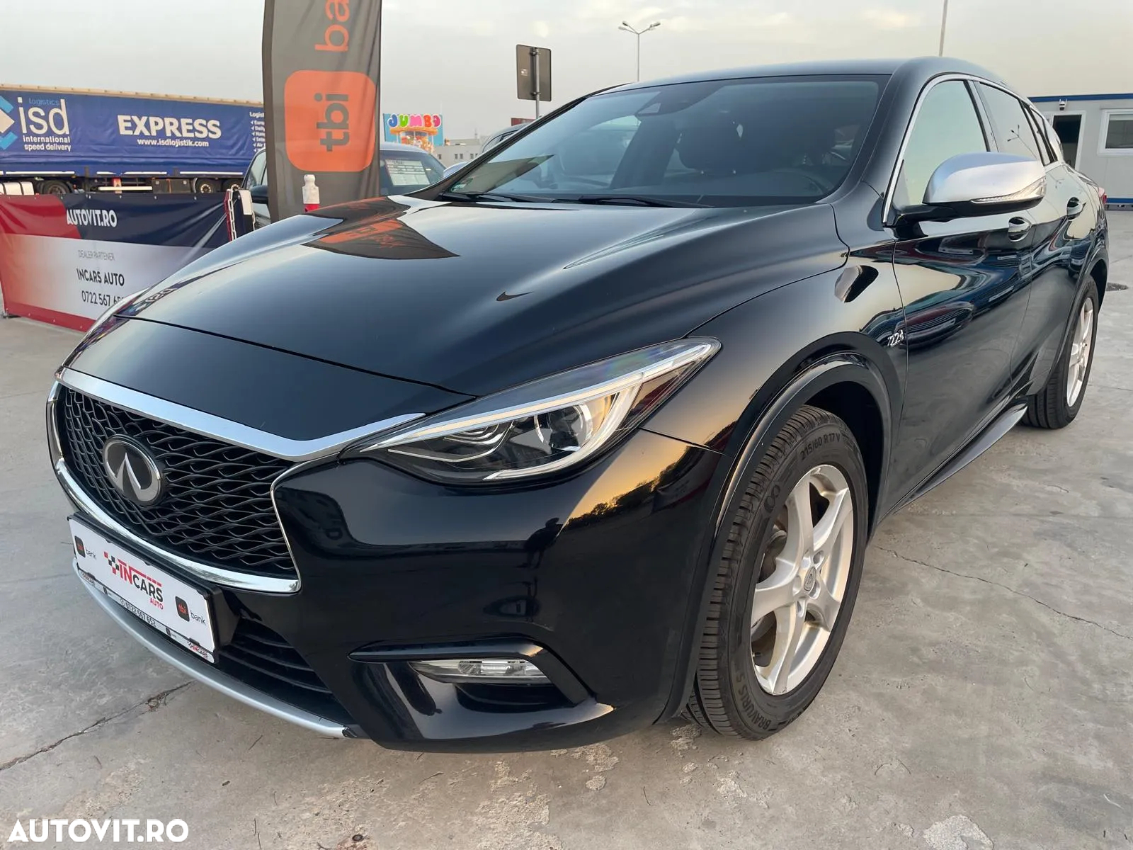 Infiniti Q30 - 10