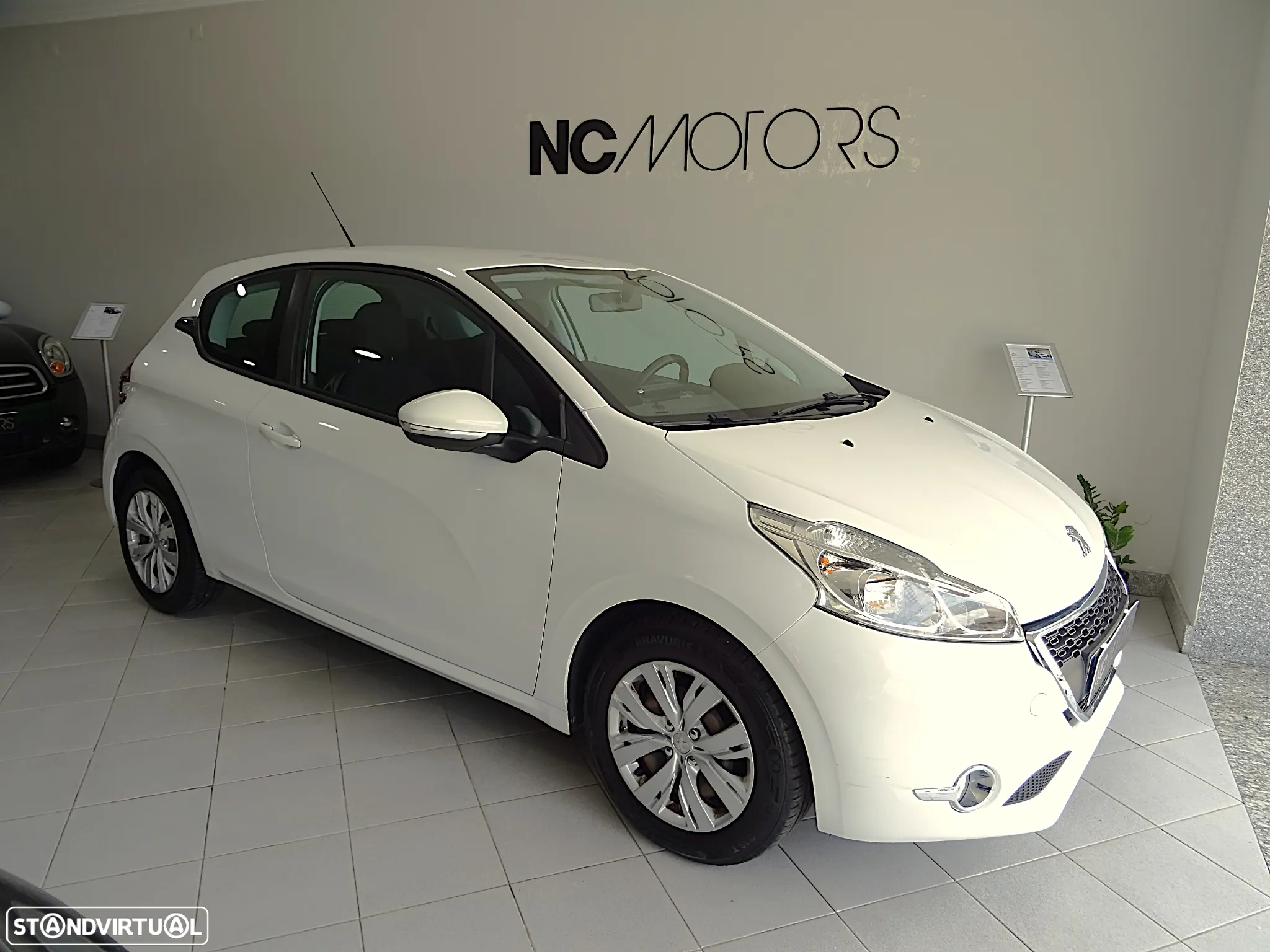 Peugeot 208 1.2 VTi Allure - 3