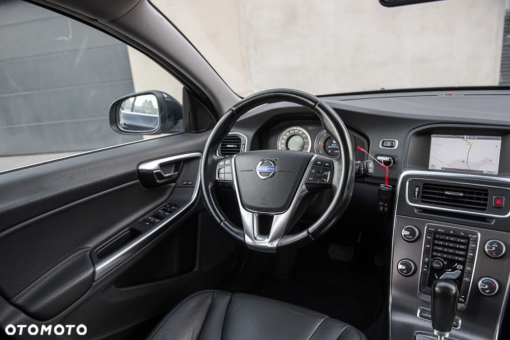 Volvo V60 D5 AWD Momentum - 26