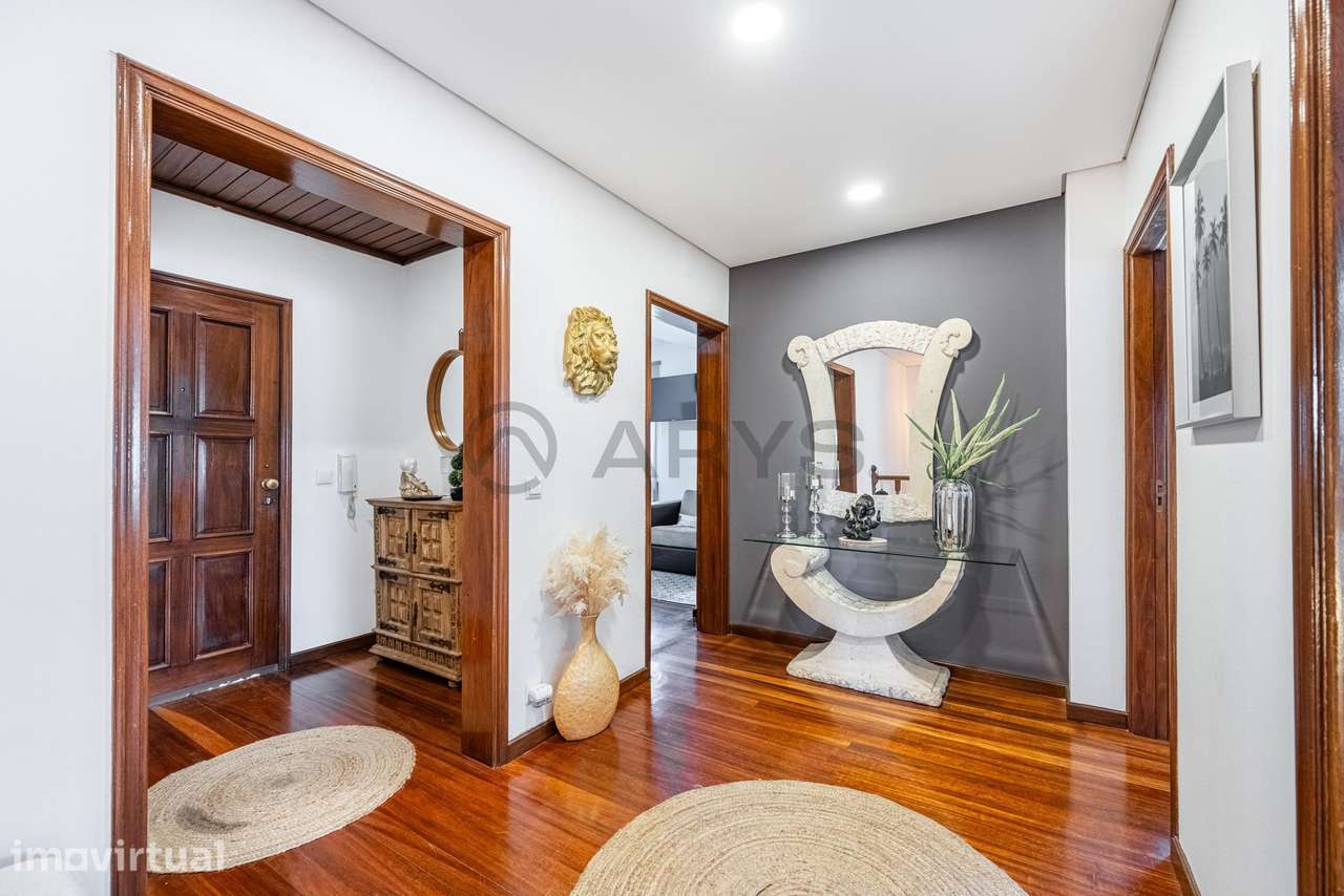 Penthouse Duplex T4 com Terraços Panorâmicos no Coração da Cidade - Grande imagem: 4/30