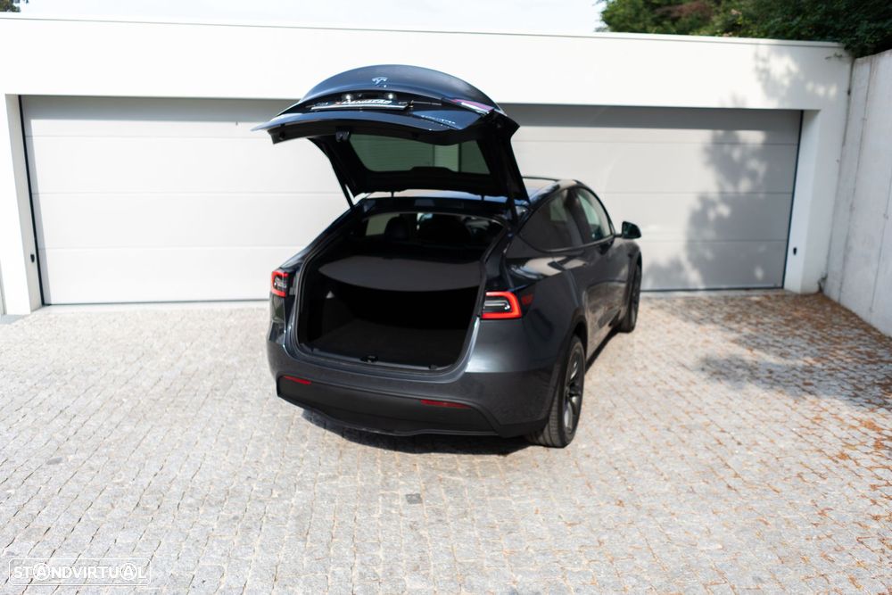 Tesla Model Y Long Range Dual Motor AWD - 27