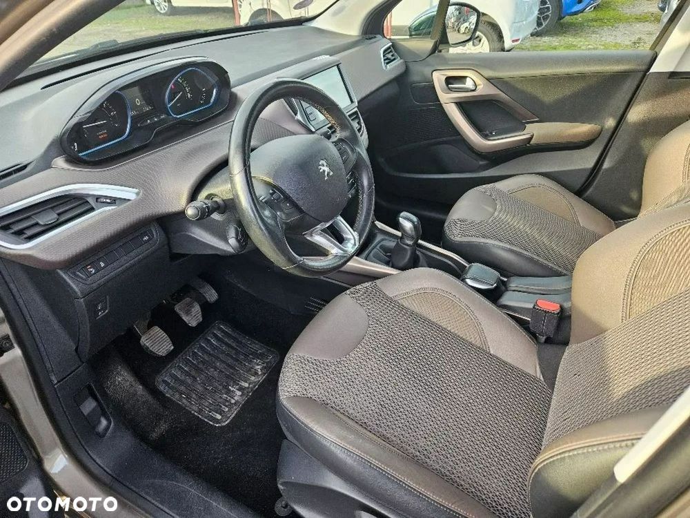 Peugeot 2008 - 11