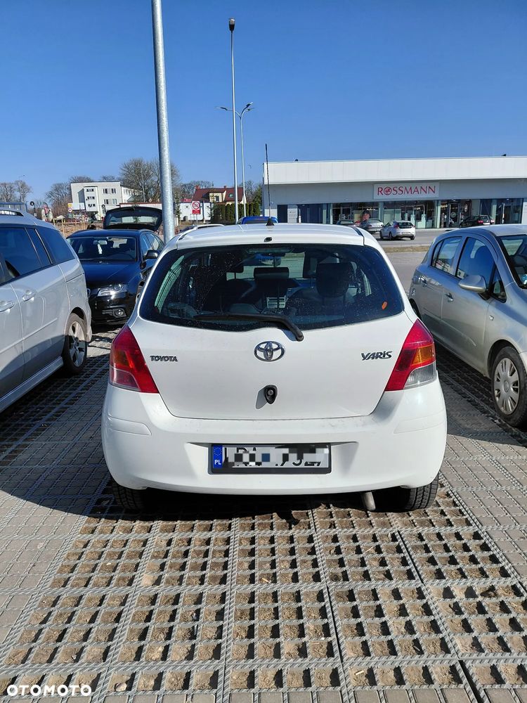 Toyota Yaris 1.0 Luna - 4