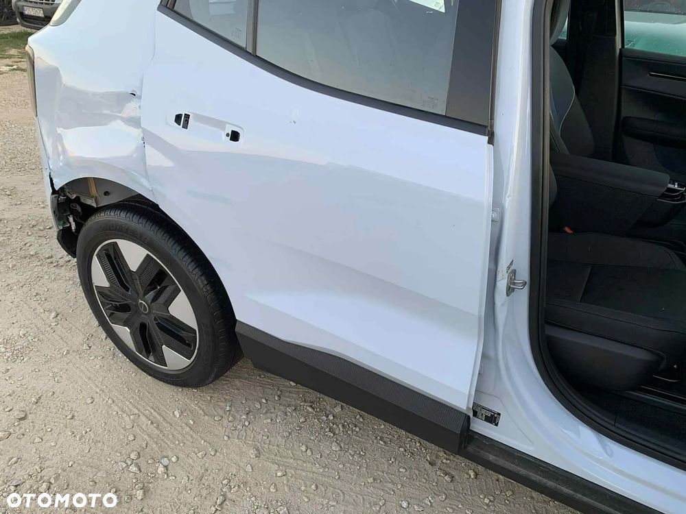 Volvo EX30 Single Motor RWD Plus - 32