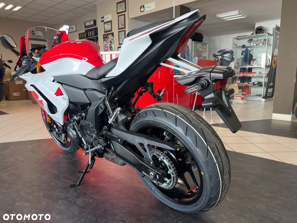 Yamaha R7 - 11