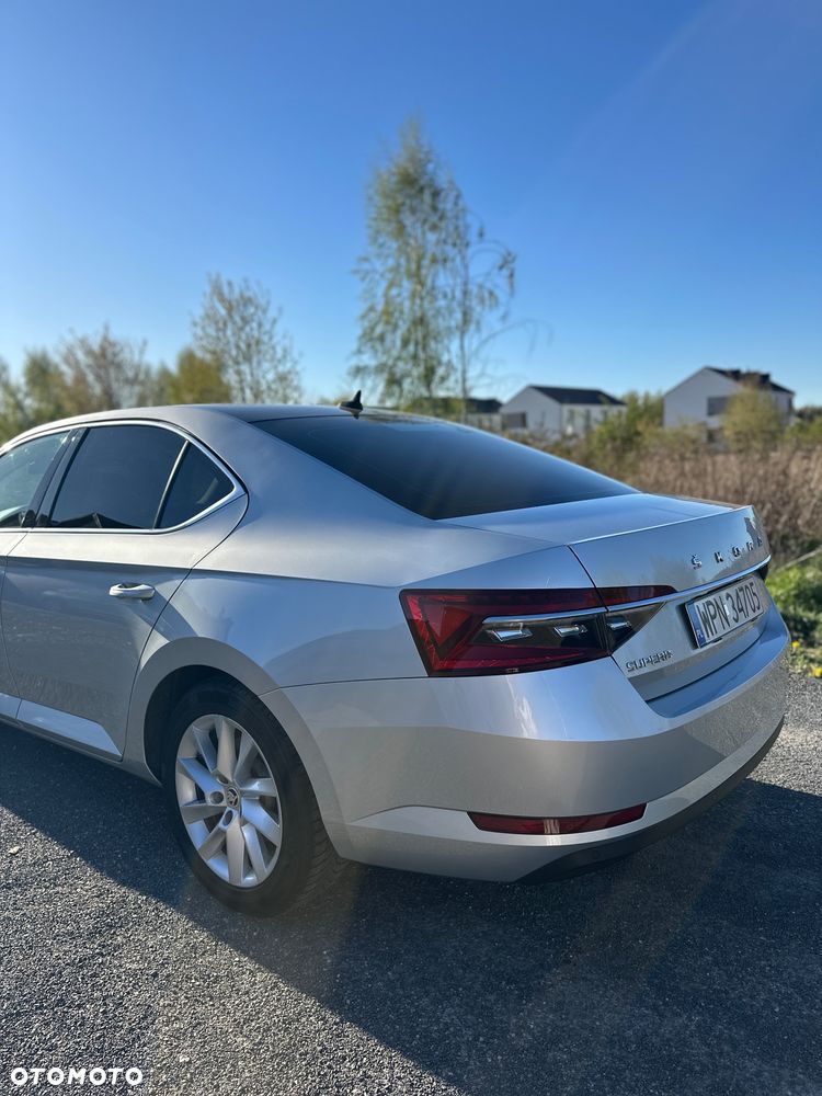 Skoda Superb 2.0 TDI SCR Ambition - 9