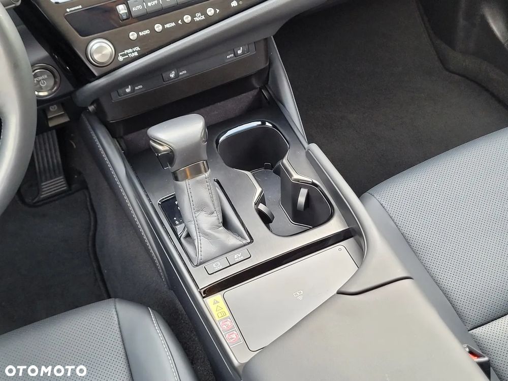 Lexus ES 300h Business Edition - 20