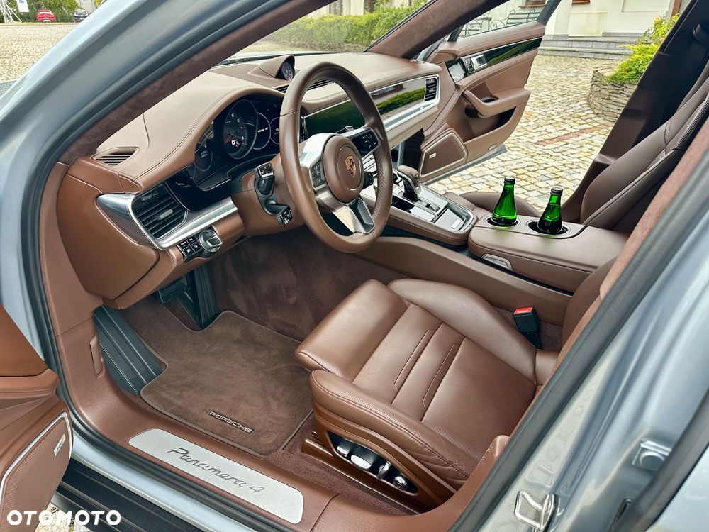 Porsche Panamera 4 - 22