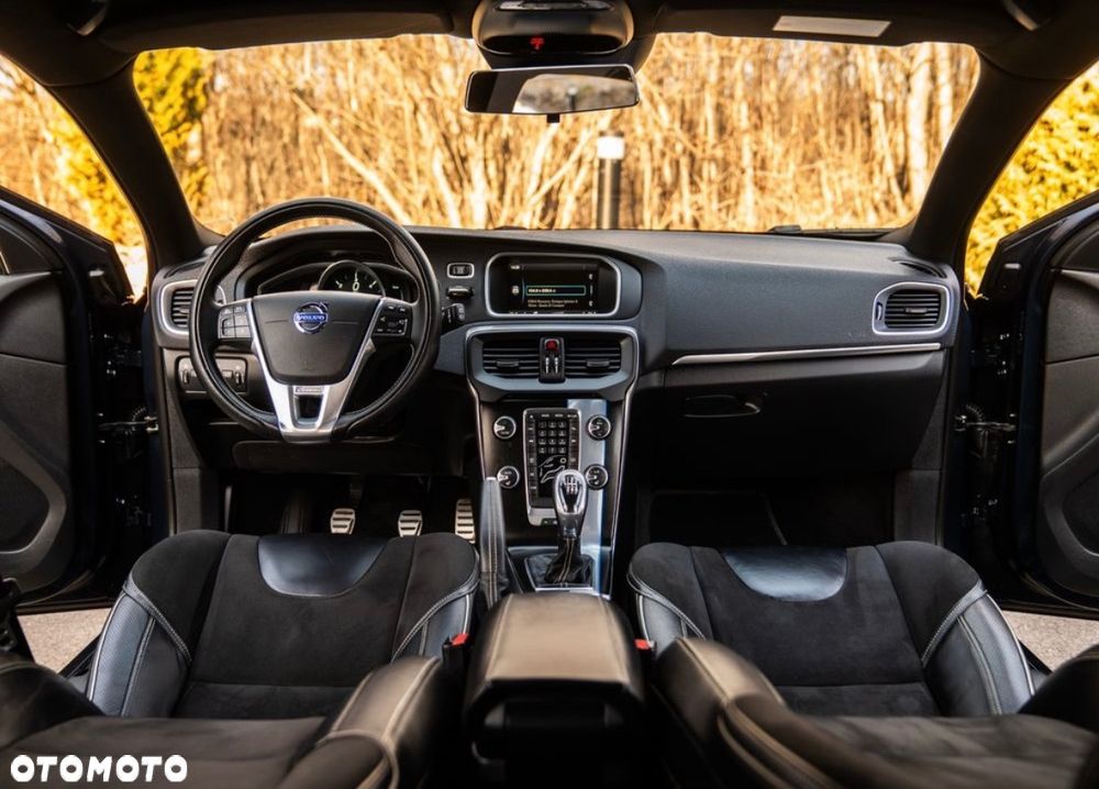 Volvo V40 D2 R-Design - 32