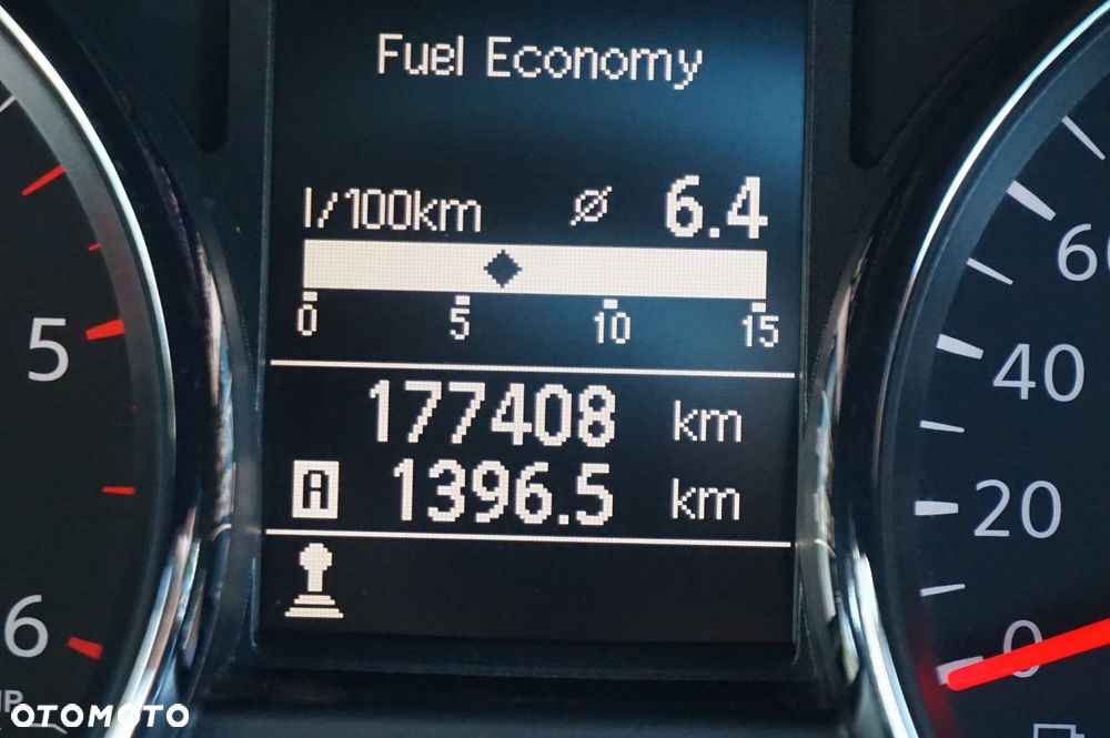 Nissan Qashqai 1.6 dCi TEKNA - 23