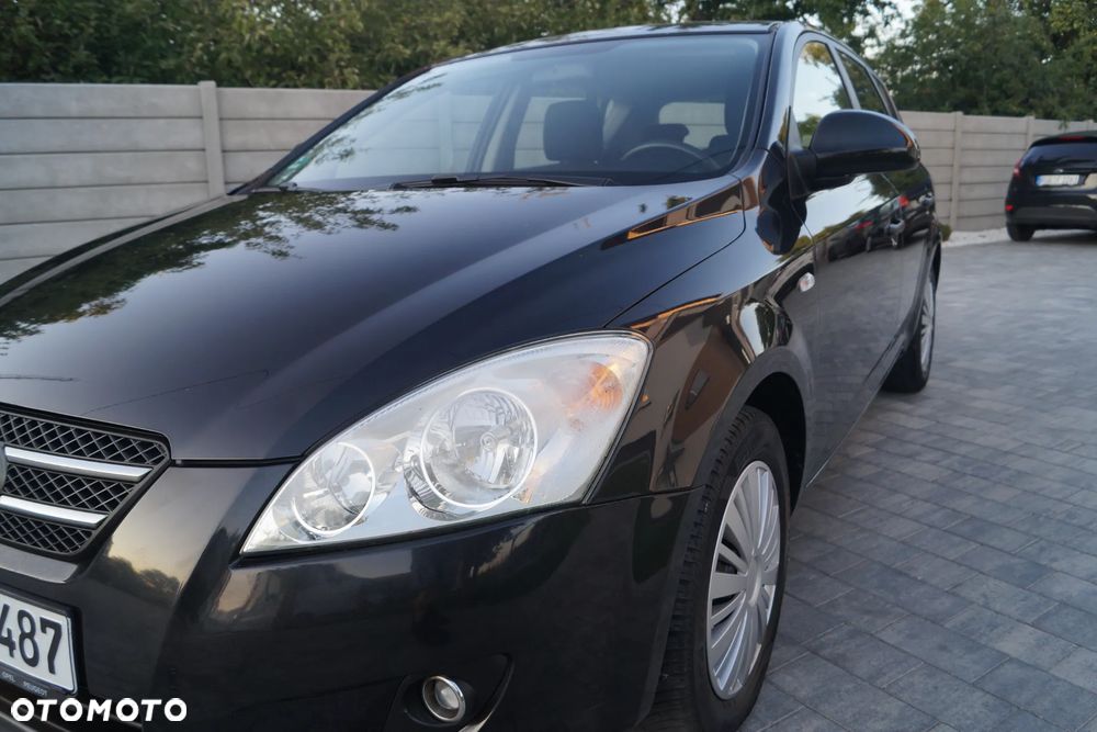 Kia Ceed - 11