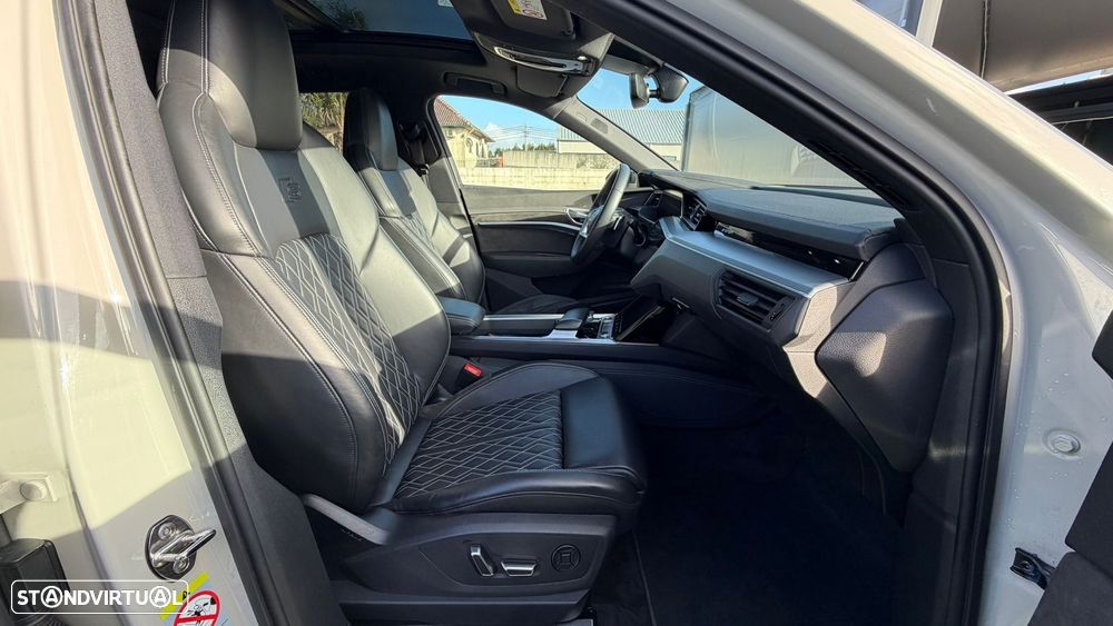 Audi e-tron 55 quattro S line - 21