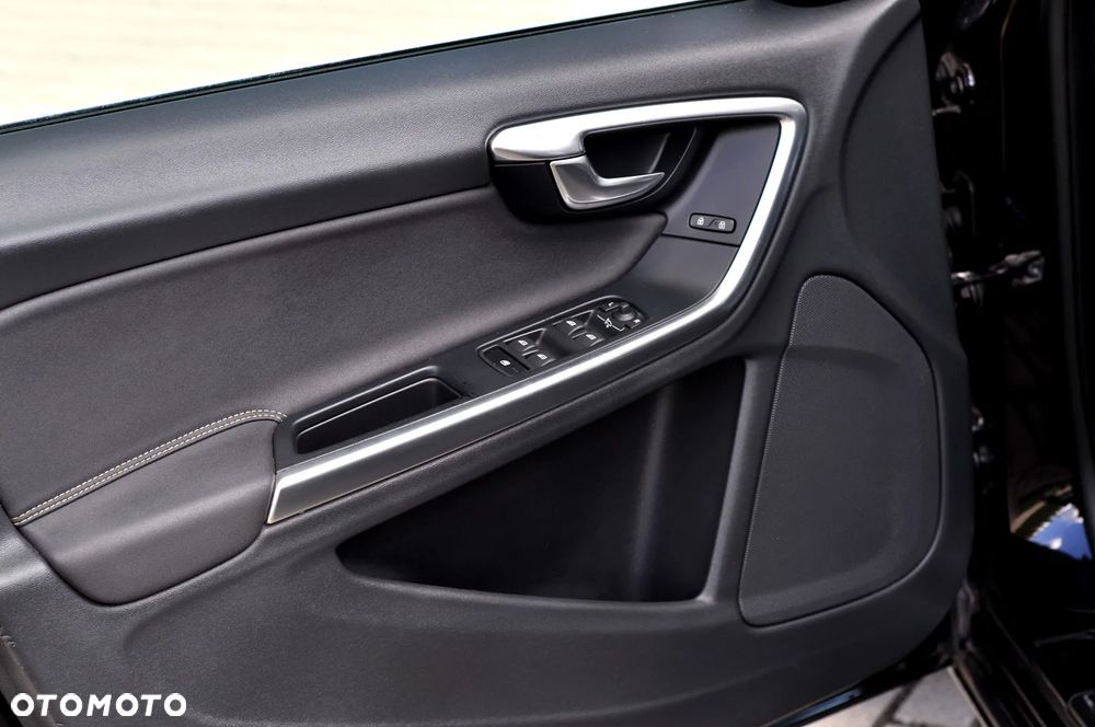 Volvo V60 D3 Geartronic RDesign - 17