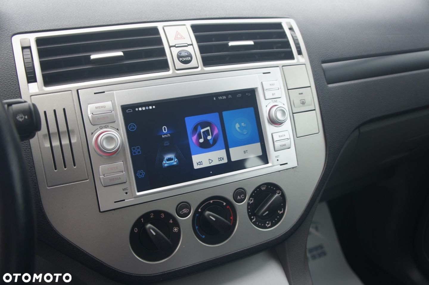 Ford Kuga - 10