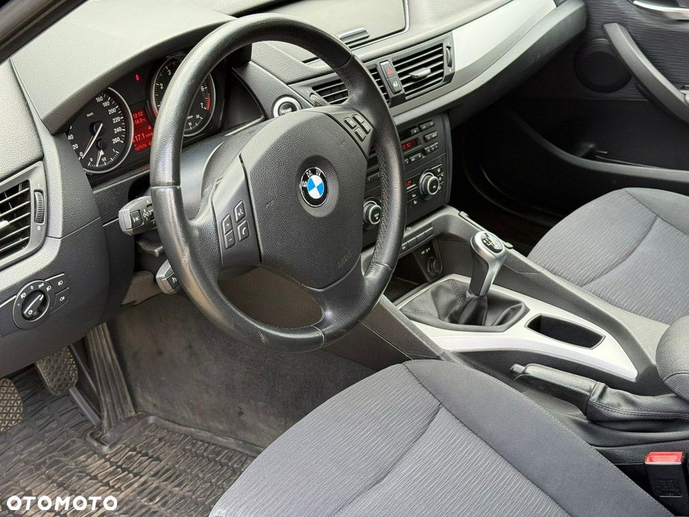 BMW X1 sDrive18i Sport Line - 17