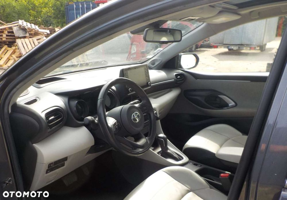 Toyota Yaris - 22