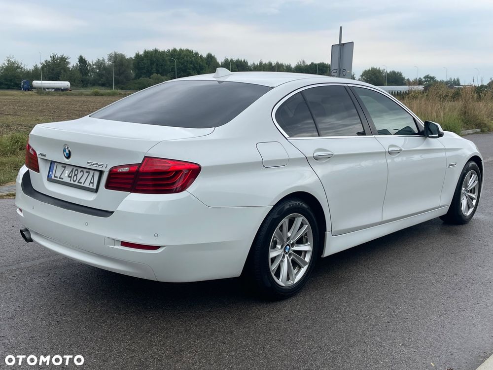 BMW Seria 5 528i xDrive Luxury Line - 28