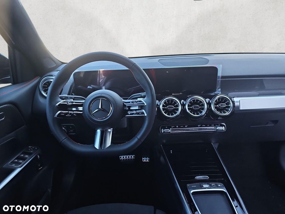 Mercedes-Benz GLB - 13