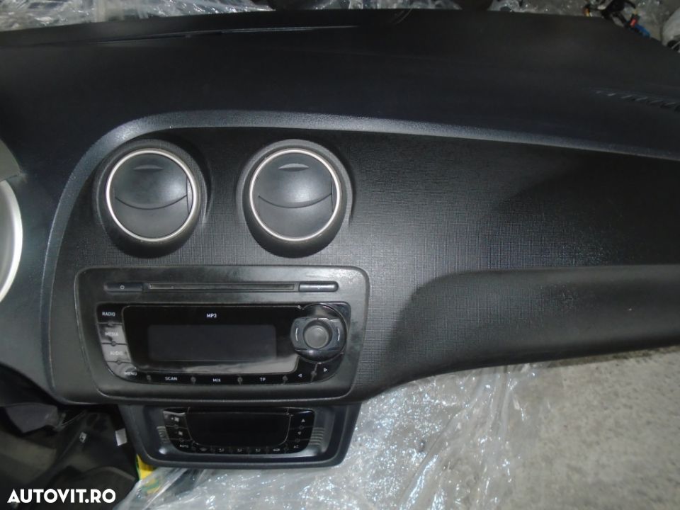 Plansa de bord cu airbag pasager si airbag volan Seat Ibiza din 2010 volan pe stanga - 2