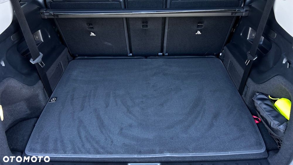 Mercedes-Benz GLB - 32