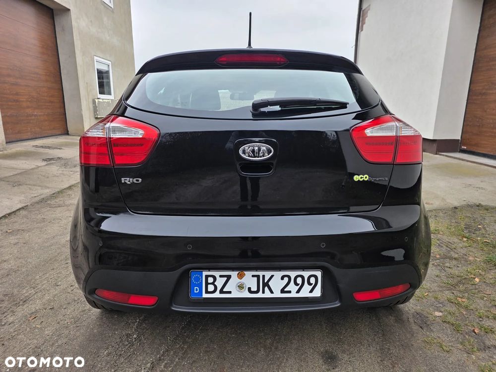 Kia Rio 1.4 Dream Team Edition - 32