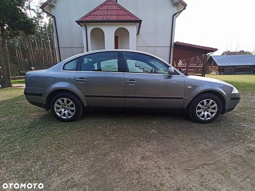 Volkswagen Passat 1.9 TDI Comfortline - 12