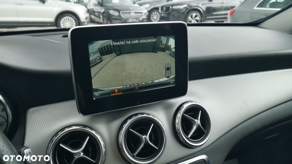 Mercedes-Benz GLA - 9