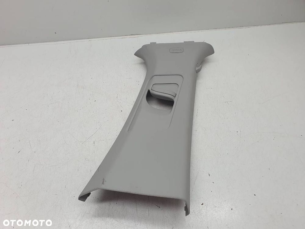 OSŁONA POSZYCIE SŁUPKA B ŚRODKOWEGO PRAWA SKODA OCTAVIA IV 5E3867244