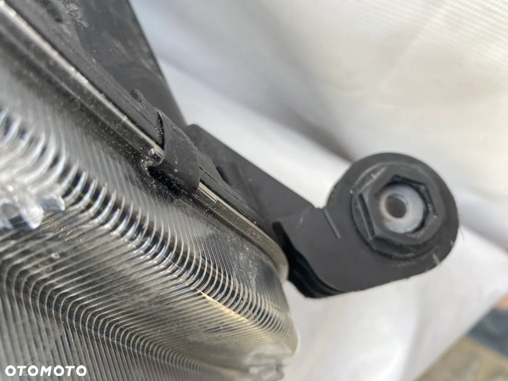 lampa octvia 3 III zwykła prawa eu cała - 4